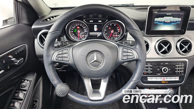 Mercedes-Benz GLA-Class GLA220 Premium