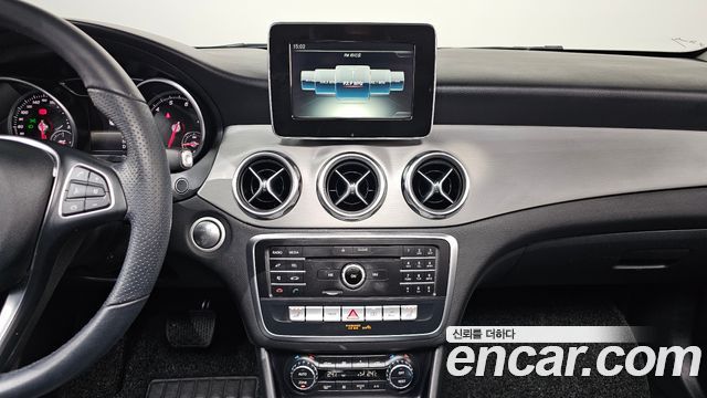 Mercedes-Benz GLA-Class GLA220 Premium