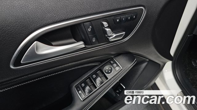 Mercedes-Benz GLA-Class GLA220 Premium