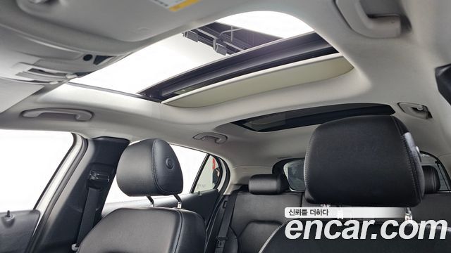 Mercedes-Benz GLA-Class GLA220 Premium