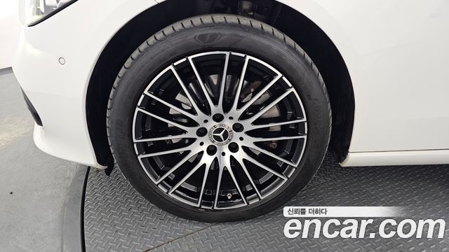 Mercedes-Benz C-Class C200 4MATIC Avantgarde