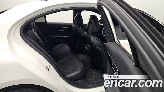 Mercedes-Benz C-Class C200 4MATIC Avantgarde