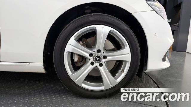 Mercedes-Benz E-Class E220d 4MATIC Avantgarde