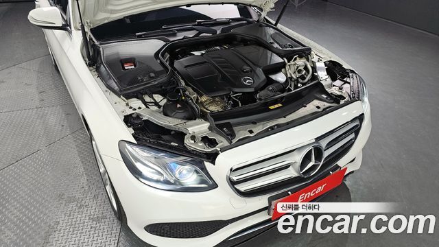 Mercedes-Benz E-Class E220d 4MATIC Avantgarde