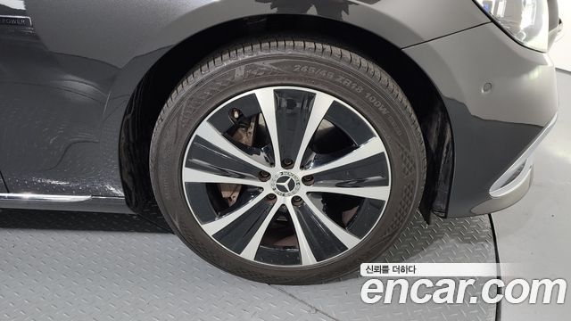Mercedes-Benz E-Class E300e 4MATIC Exclusive