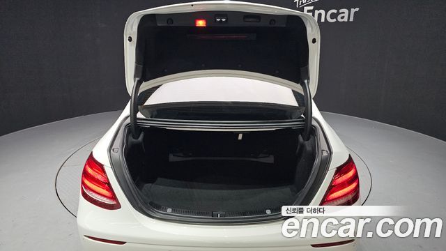 Mercedes-Benz E-Class E220d Avantgarde