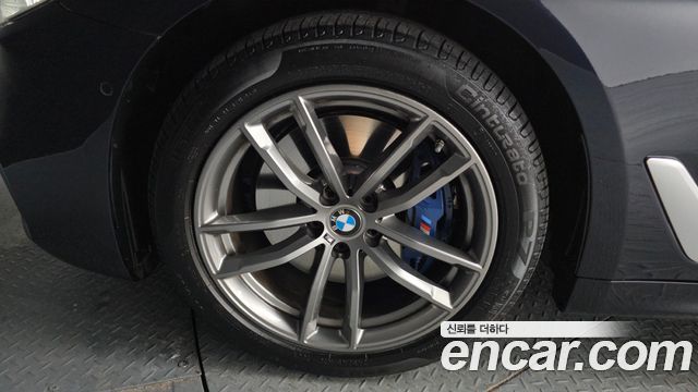 BMW 5-Series 530i xDrive M Sport Package Plus