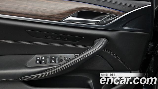 BMW 5-Series 530i xDrive M Sport Package Plus
