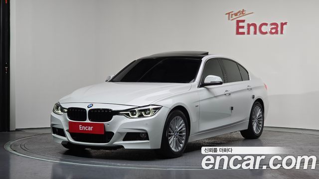 BMW 3-Series 320i Luxury