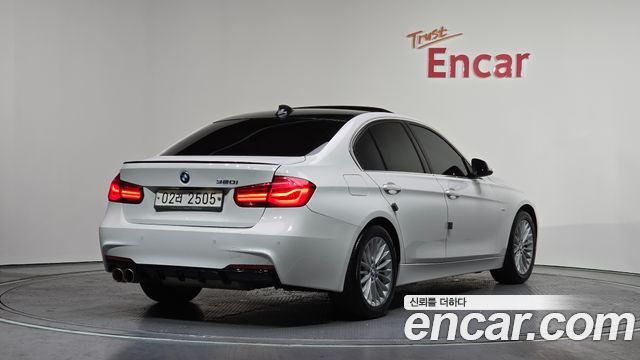 BMW 3-Series 320i Luxury