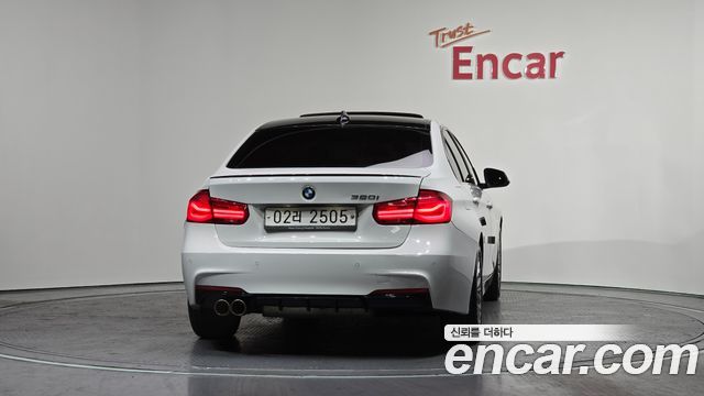 BMW 3-Series 320i Luxury