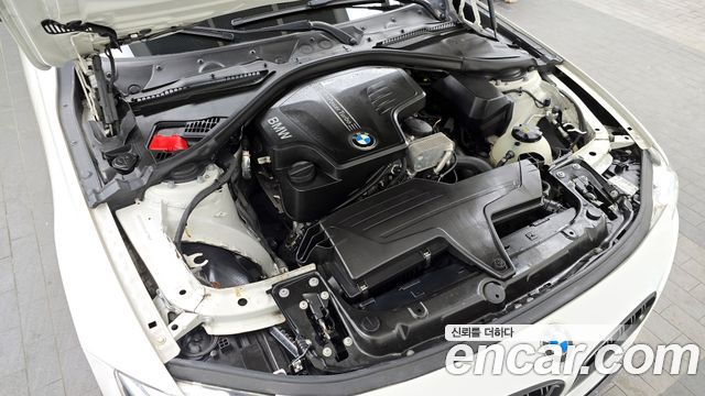 BMW 3-Series 320i Luxury
