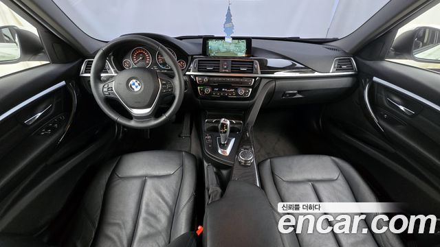 BMW 3-Series 320i Luxury