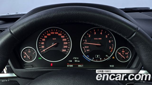 BMW 3-Series 320i Luxury