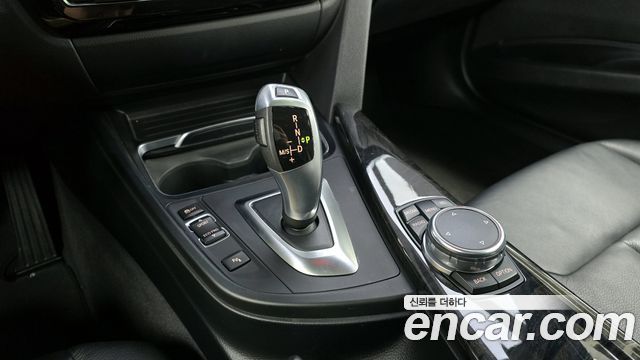 BMW 3-Series 320i Luxury