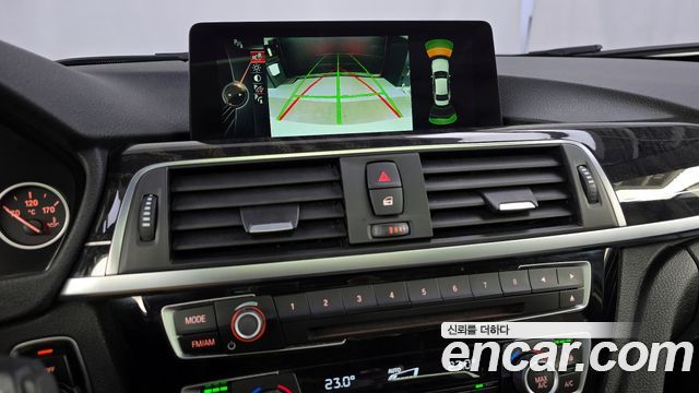 BMW 3-Series 320i Luxury