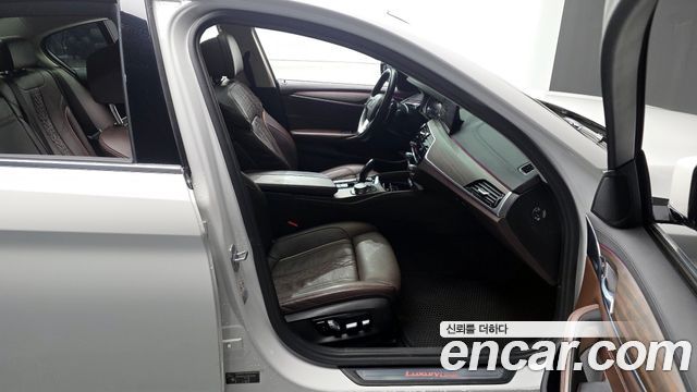 BMW 5-Series 530i xDrive Luxury Plus