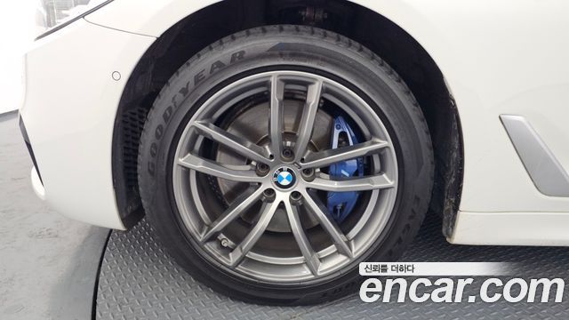 BMW 5-Series 530i xDrive M Sport Package