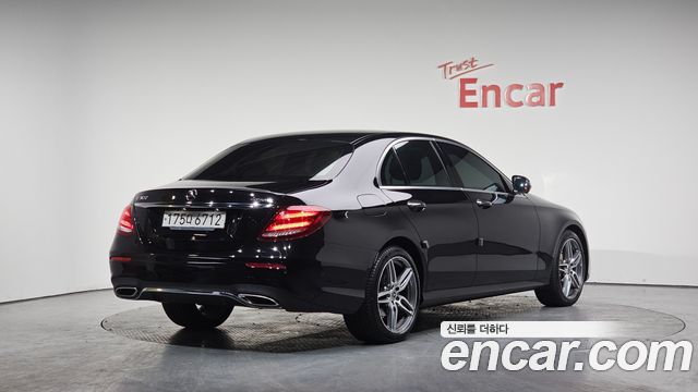 Mercedes-Benz E-Class E300 4MATIC AMG Line