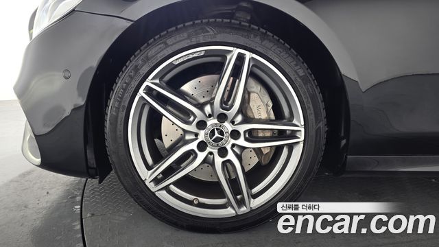 Mercedes-Benz E-Class E300 4MATIC AMG Line