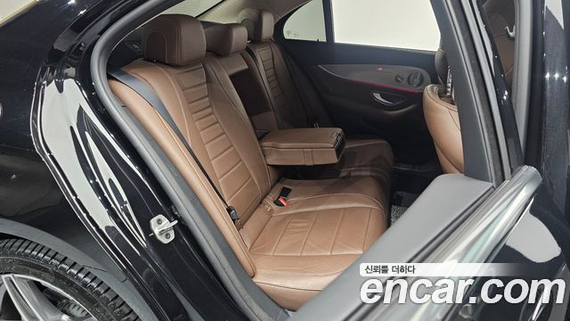 Mercedes-Benz E-Class E300 4MATIC AMG Line