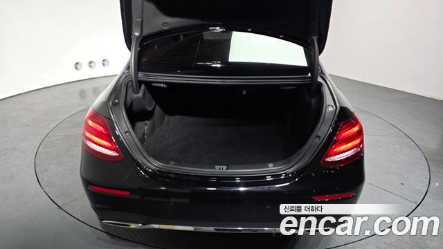Mercedes-Benz E-Class E300 4MATIC AMG Line