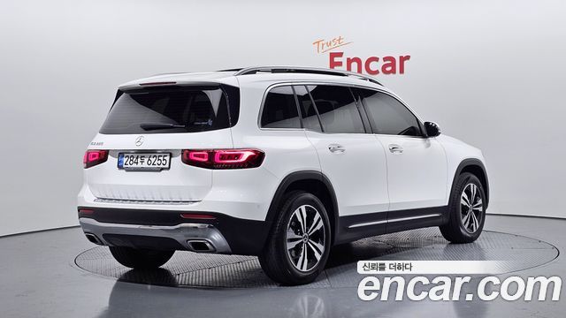 Mercedes-Benz GLB-Class GLB220