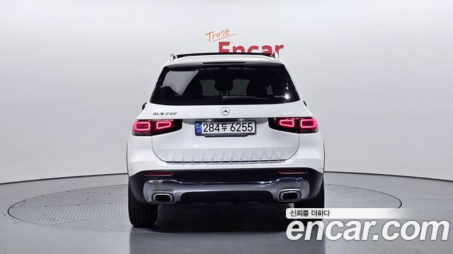 Mercedes-Benz GLB-Class GLB220