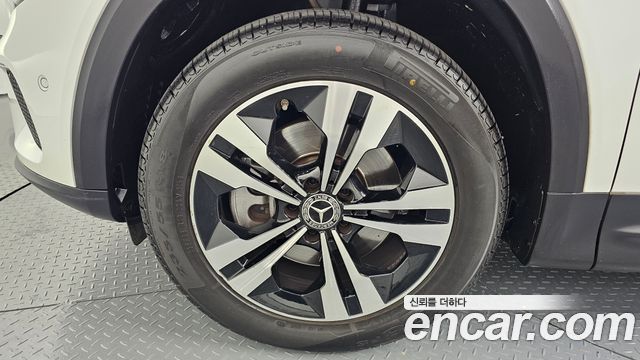 Mercedes-Benz GLB-Class GLB220