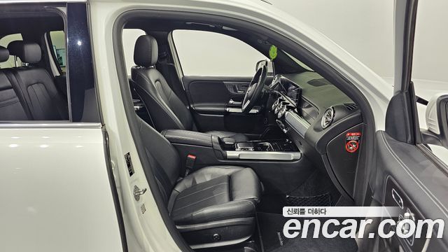 Mercedes-Benz GLB-Class GLB220