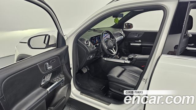 Mercedes-Benz GLB-Class GLB220