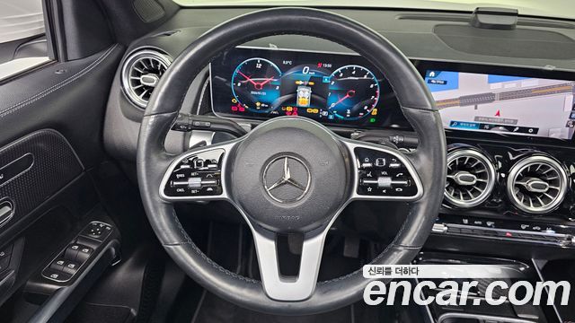 Mercedes-Benz GLB-Class GLB220