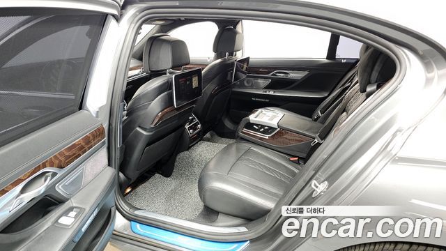 BMW 7-Series 750Li xDrive