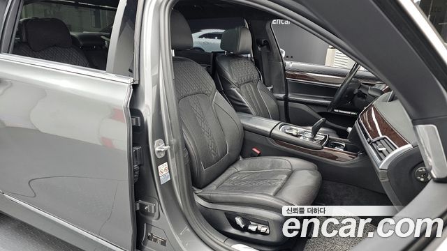 BMW 7-Series 750Li xDrive