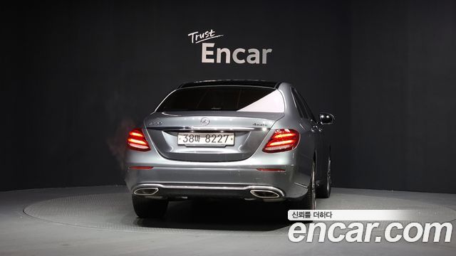 Mercedes-Benz E-Class E400 4MATIC Exclusive
