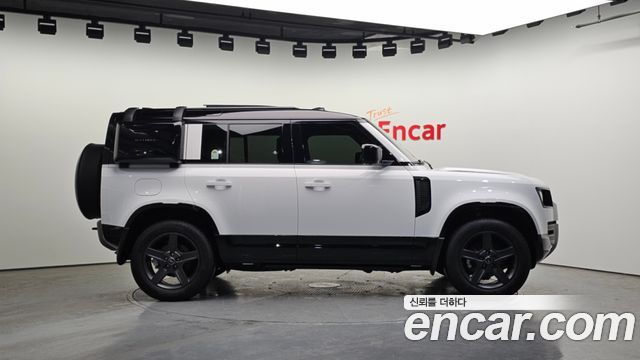 Land Rover Defender 110 P300 X-Dynamic SE
