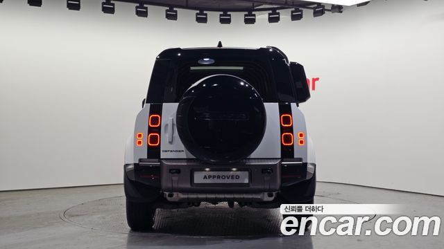 Land Rover Defender 110 P300 X-Dynamic SE