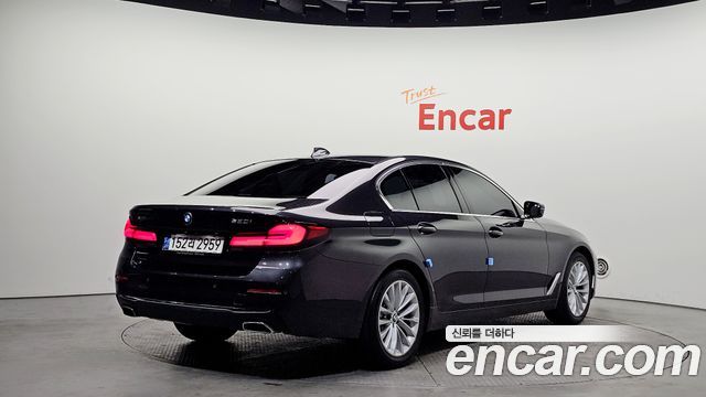 BMW 5-Series 530i xDrive Luxury