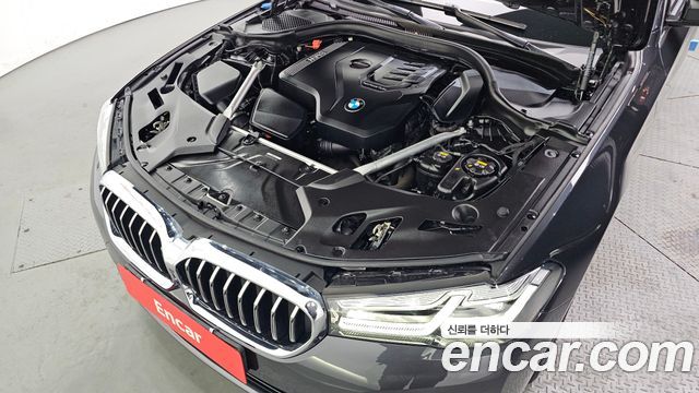 BMW 5-Series 530i xDrive Luxury