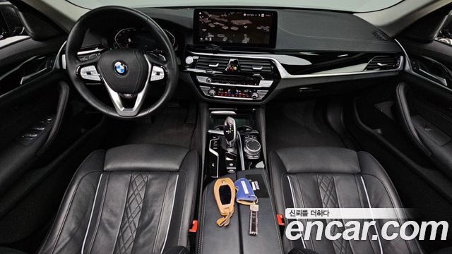 BMW 5-Series 530i xDrive Luxury
