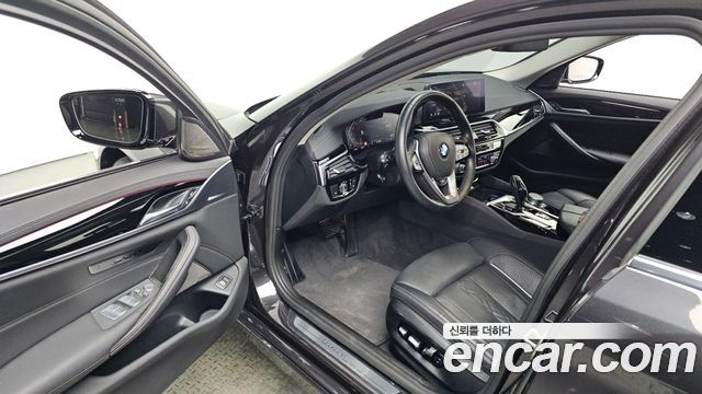 BMW 5-Series 530i xDrive Luxury