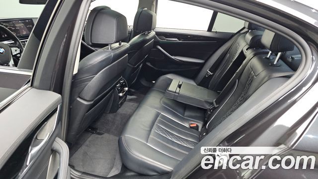 BMW 5-Series 530i xDrive Luxury