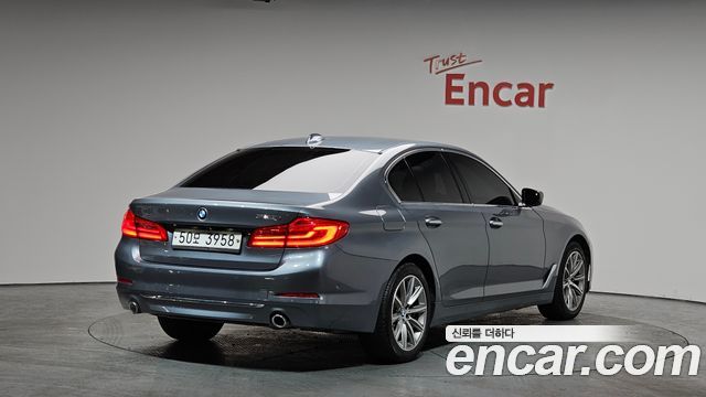 BMW 5-Series 520i Luxury