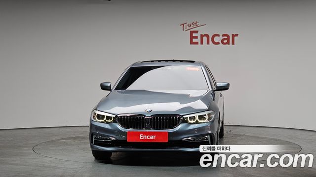 BMW 5-Series 520i Luxury