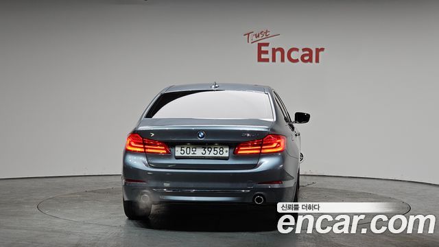 BMW 5-Series 520i Luxury