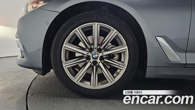 BMW 5-Series 520i Luxury