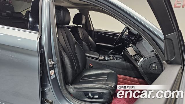 BMW 5-Series 520i Luxury