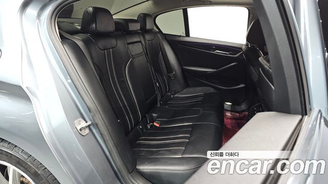 BMW 5-Series 520i Luxury