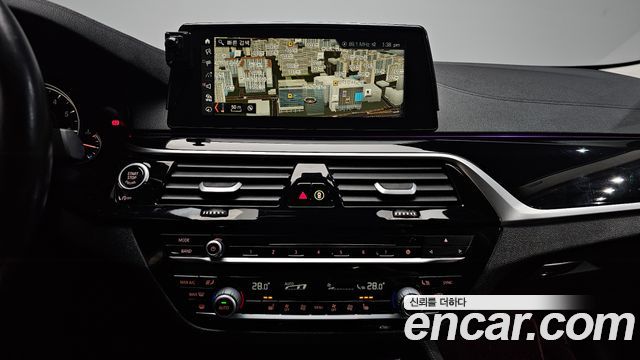 BMW 5-Series 520i Luxury
