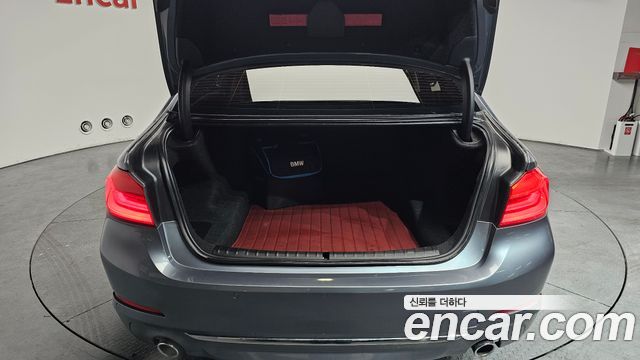 BMW 5-Series 520i Luxury